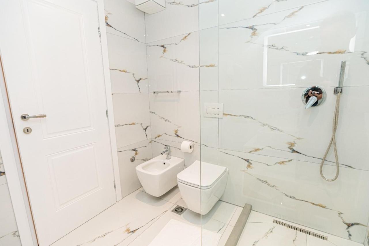 Hakuna Matata Residence & Apartments Vlorë Buitenkant foto